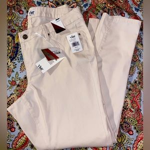 YMI Skinny 2X Forever Color Pants. Gardenia Color. Non smoking home. NWT MSRP$38
